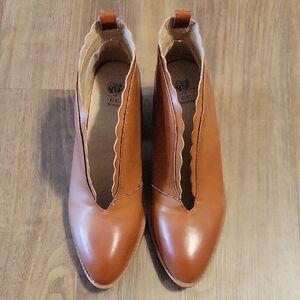 Tan Leather Ankle Boots with Scallop Detail